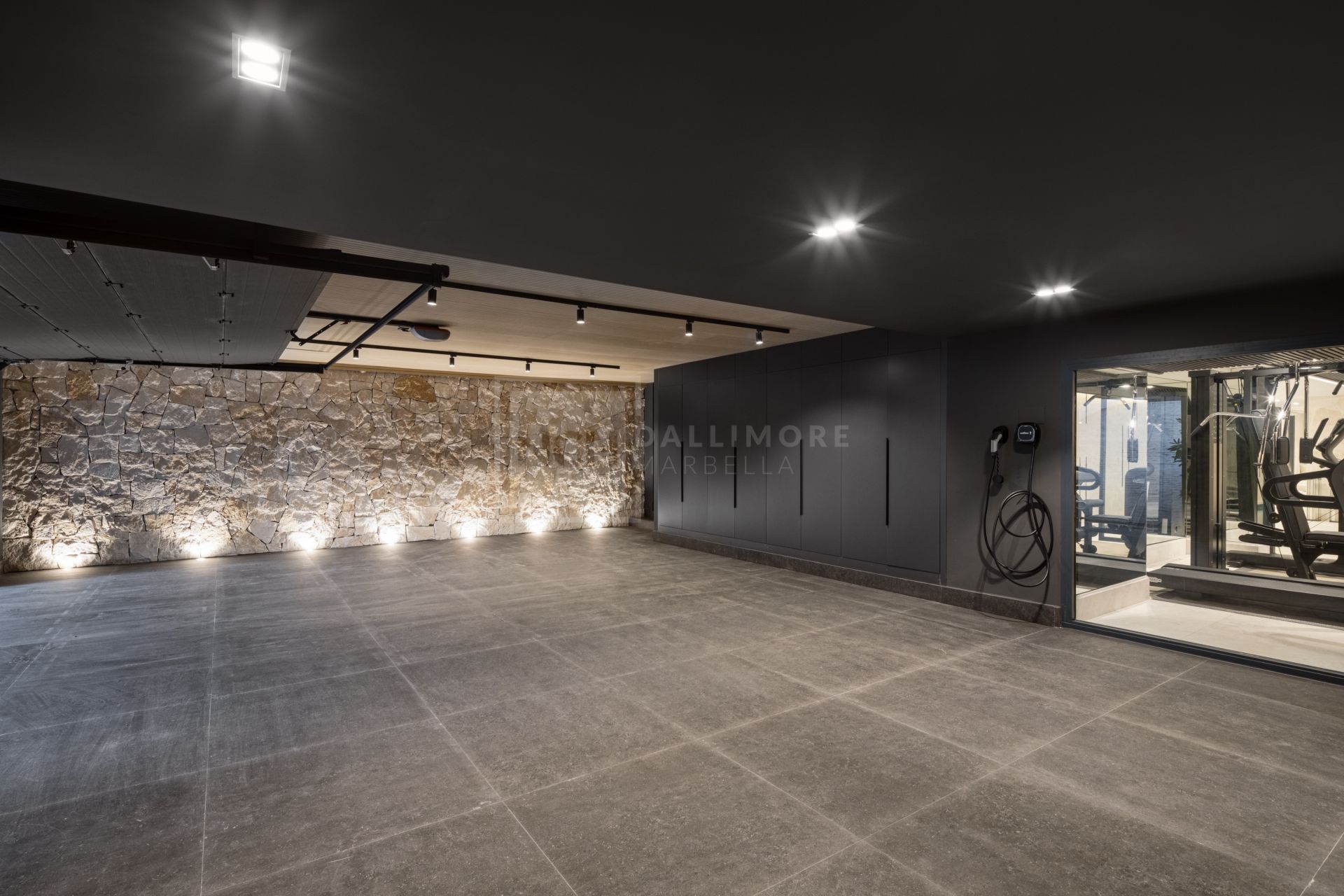 VILLA DE LUJO DE 7 DORMITORIOS CON SPA, CINE Y VISTAS AL GOLF EN EL ENCLAVE MÁS EXCLUSIVO DE MARBELLA