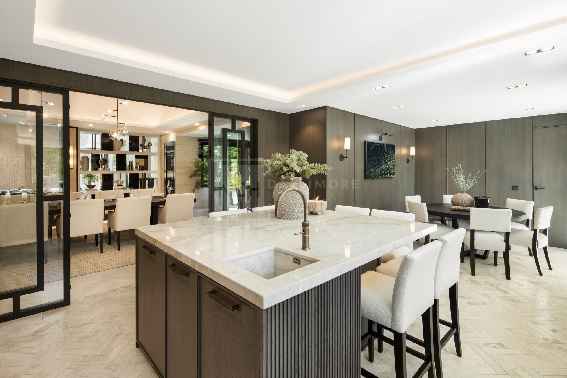 VILLA DE LUJO DE 7 DORMITORIOS CON SPA, CINE Y VISTAS AL GOLF EN EL ENCLAVE MÁS EXCLUSIVO DE MARBELLA