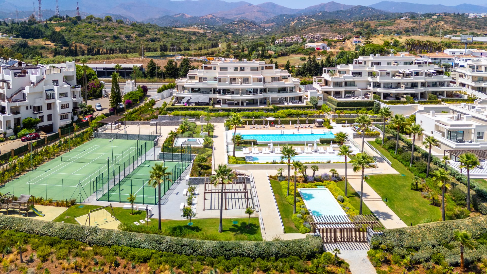 FRONT LINE BEACH HOME LOCATED IN ESTEPONA EAST