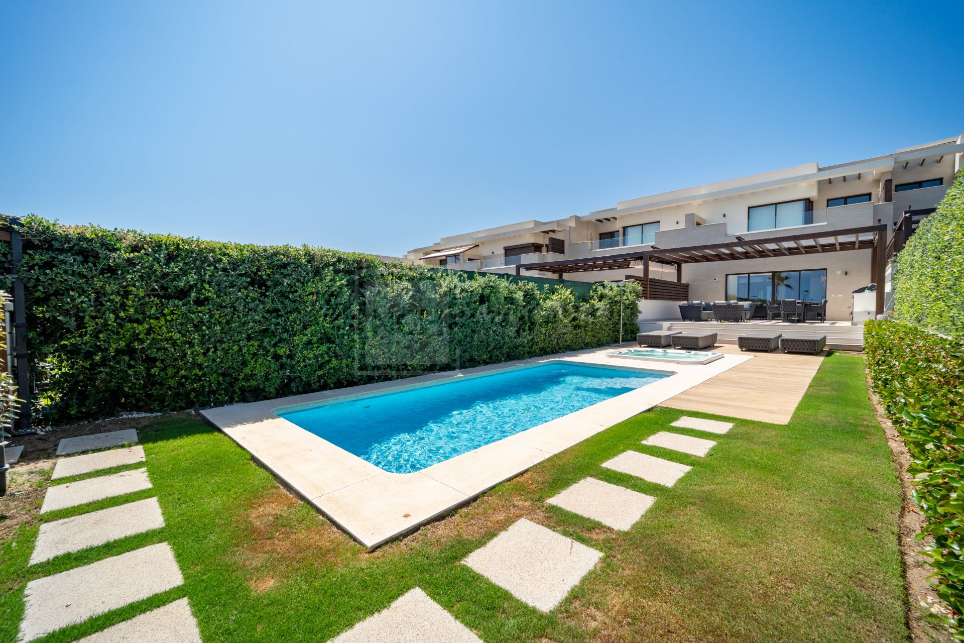 FRONT LINE BEACH HOME LOCATED IN ESTEPONA EAST