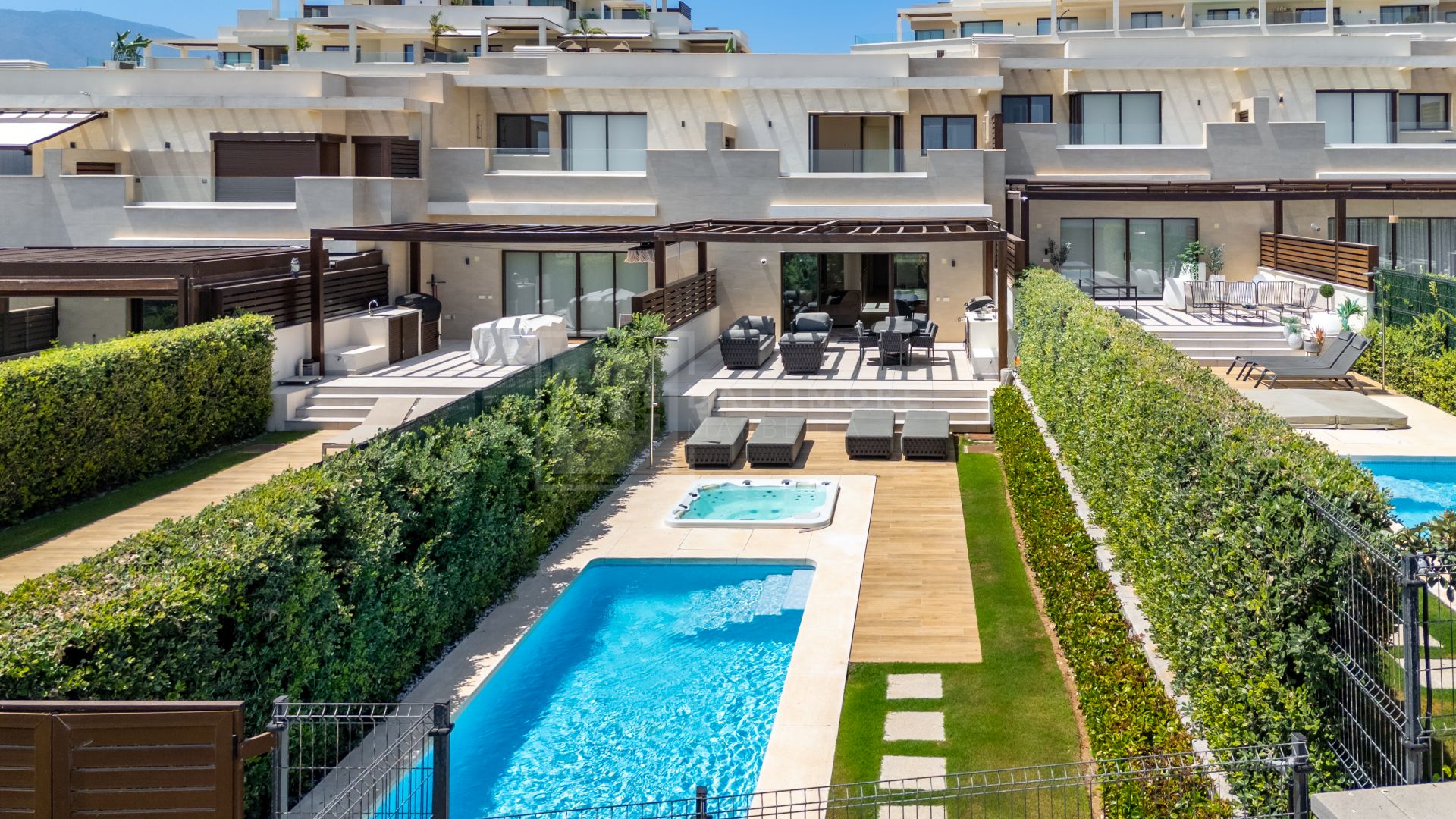 FRONT LINE BEACH HOME LOCATED IN ESTEPONA EAST