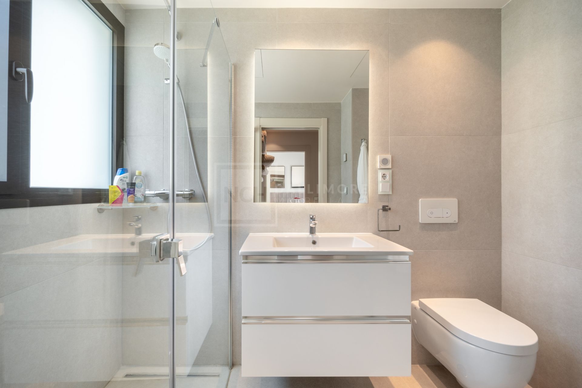 FRONT LINE BEACH HOME LOCATED IN ESTEPONA EAST