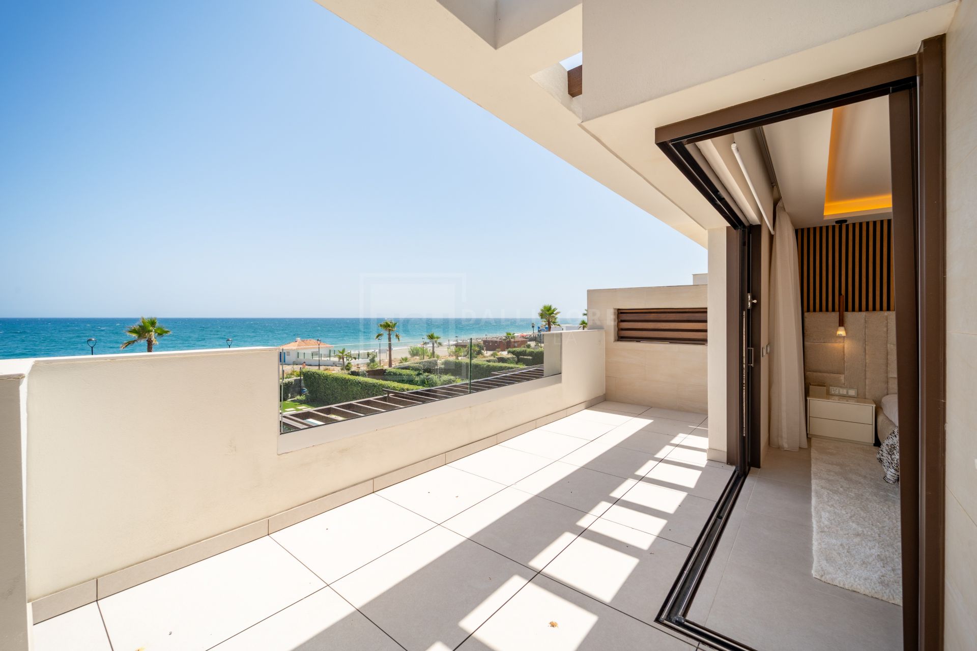 FRONT LINE BEACH HOME LOCATED IN ESTEPONA EAST