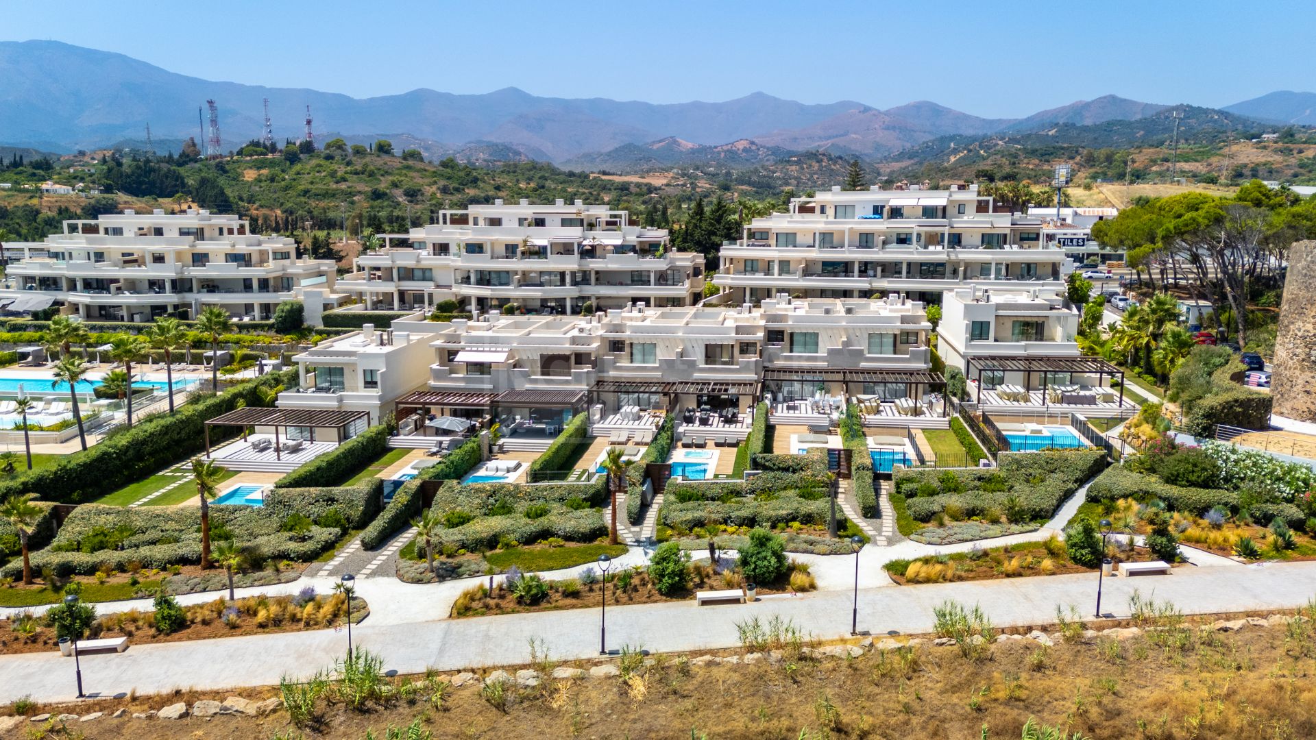 FRONT LINE BEACH HOME LOCATED IN ESTEPONA EAST