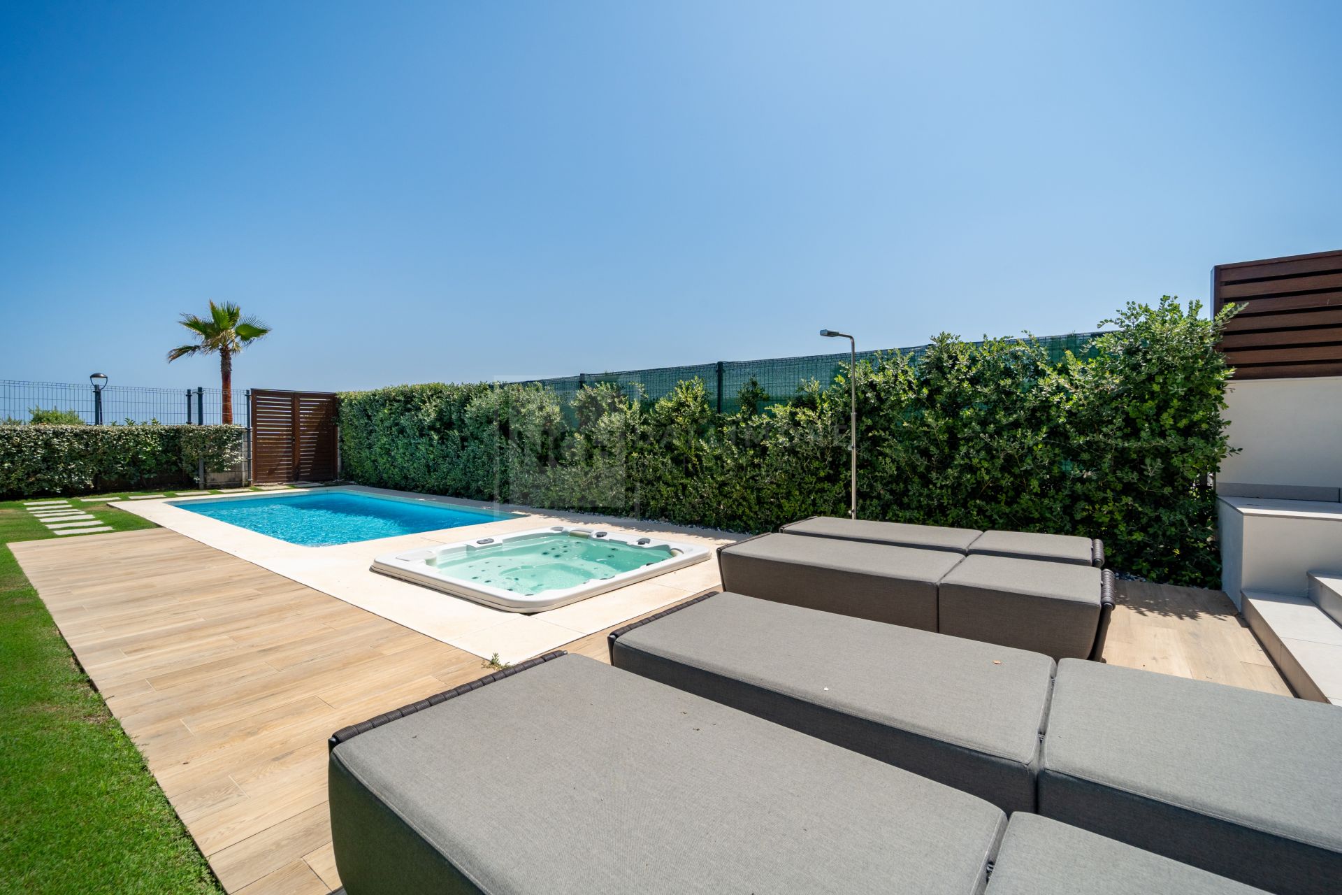 FRONT LINE BEACH HOME LOCATED IN ESTEPONA EAST