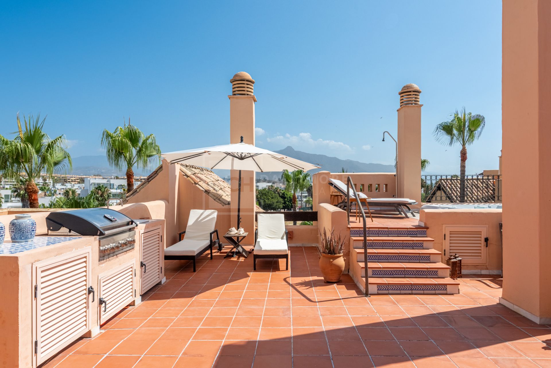 BEACH SIDE PENTHOUSE IN SAN PEDRO DE ALCANTARA