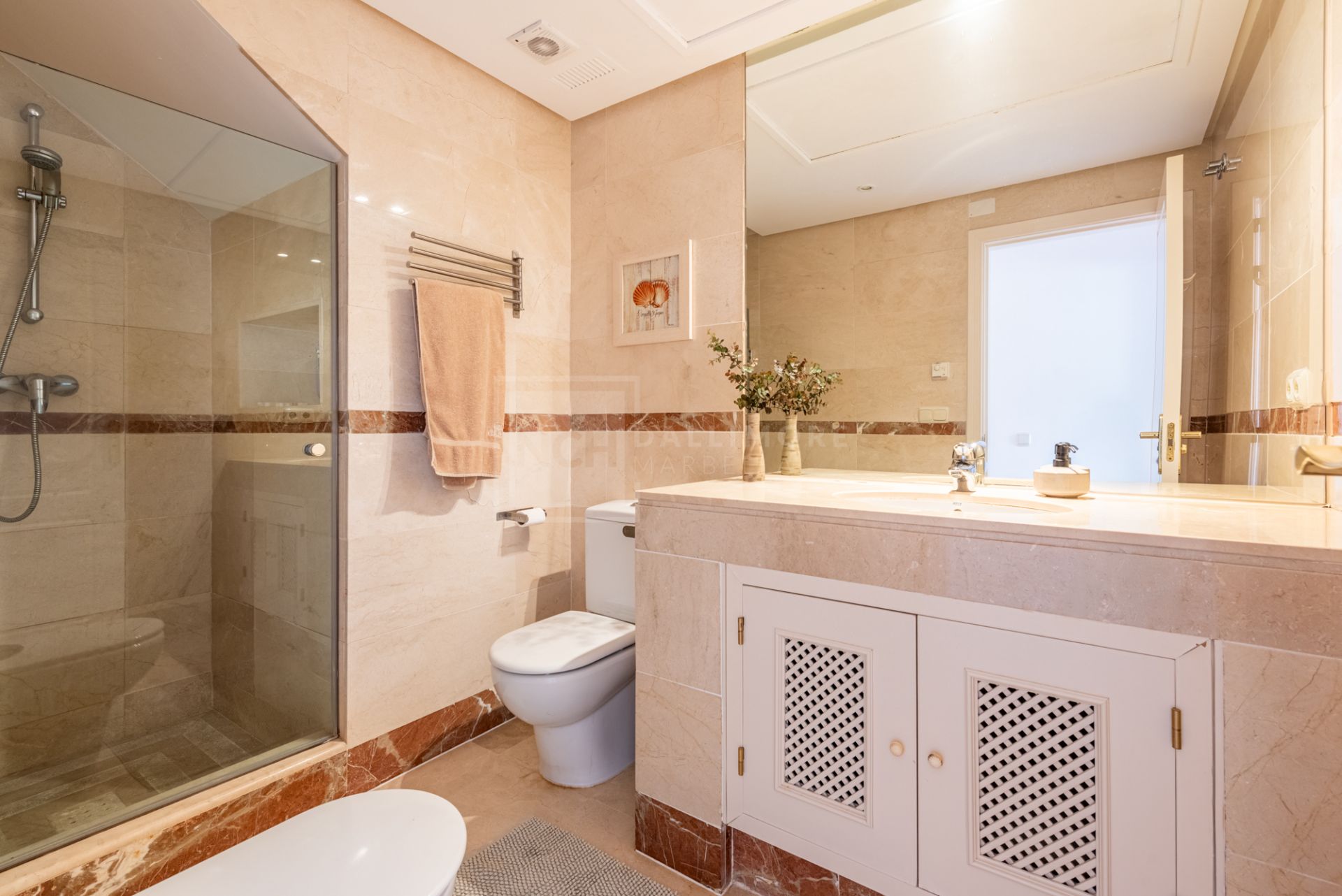 BEACH SIDE PENTHOUSE IN SAN PEDRO DE ALCANTARA