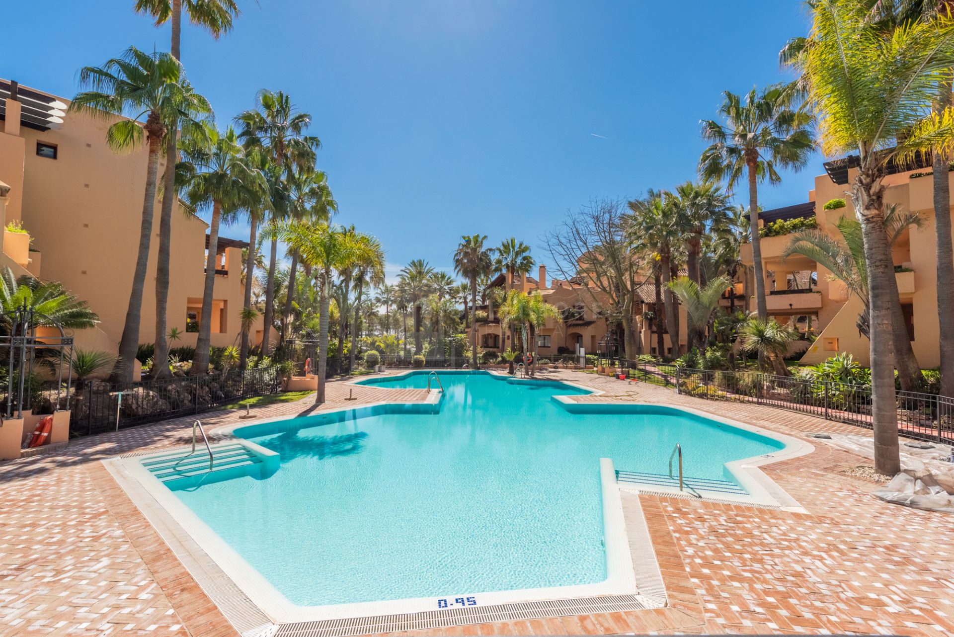 BEACH SIDE PENTHOUSE IN SAN PEDRO DE ALCANTARA