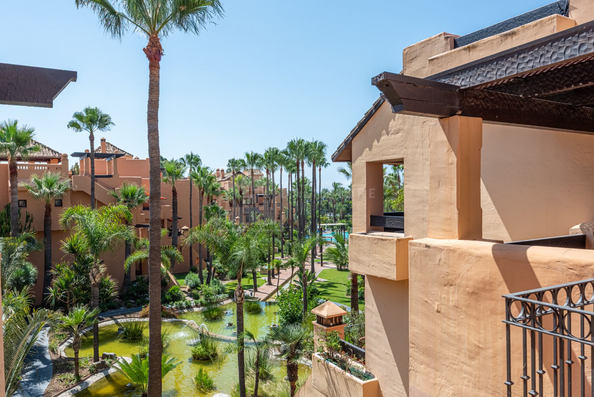 BEACH SIDE PENTHOUSE IN SAN PEDRO DE ALCANTARA