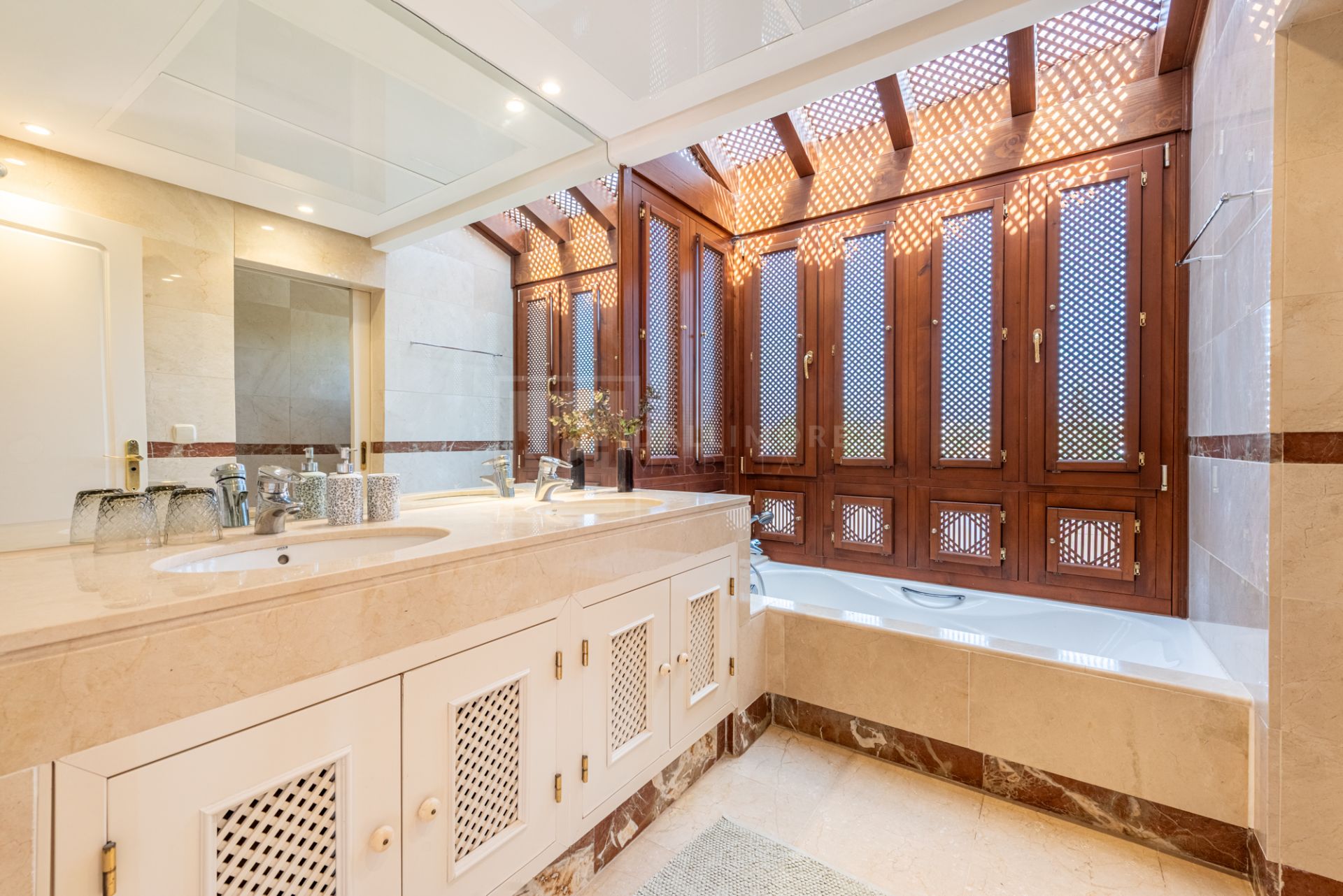 BEACH SIDE PENTHOUSE IN SAN PEDRO DE ALCANTARA