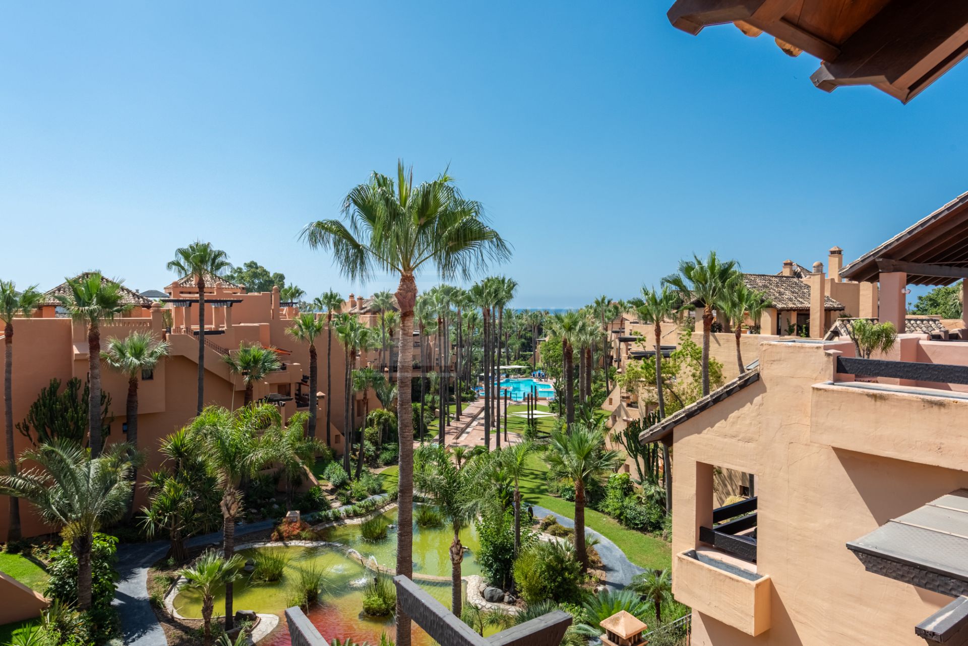 BEACH SIDE PENTHOUSE IN SAN PEDRO DE ALCANTARA