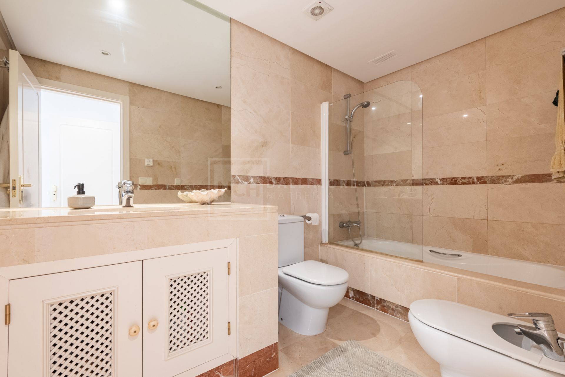 BEACH SIDE PENTHOUSE IN SAN PEDRO DE ALCANTARA