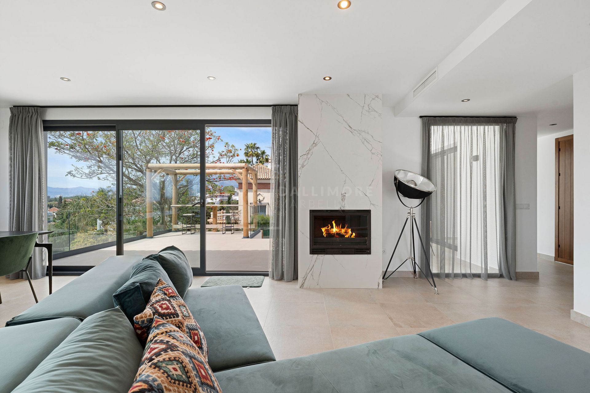 SERENE 4-BEDROOM VILLA WITH SEA VIEWS AND PRIVATE POOL IN MARBELLA EAST