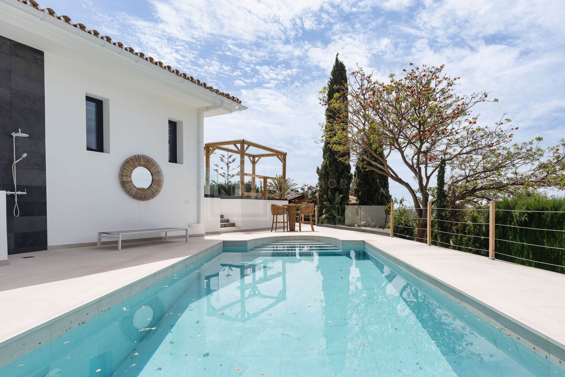 SERENE 4-BEDROOM VILLA WITH SEA VIEWS AND PRIVATE POOL IN MARBELLA EAST
