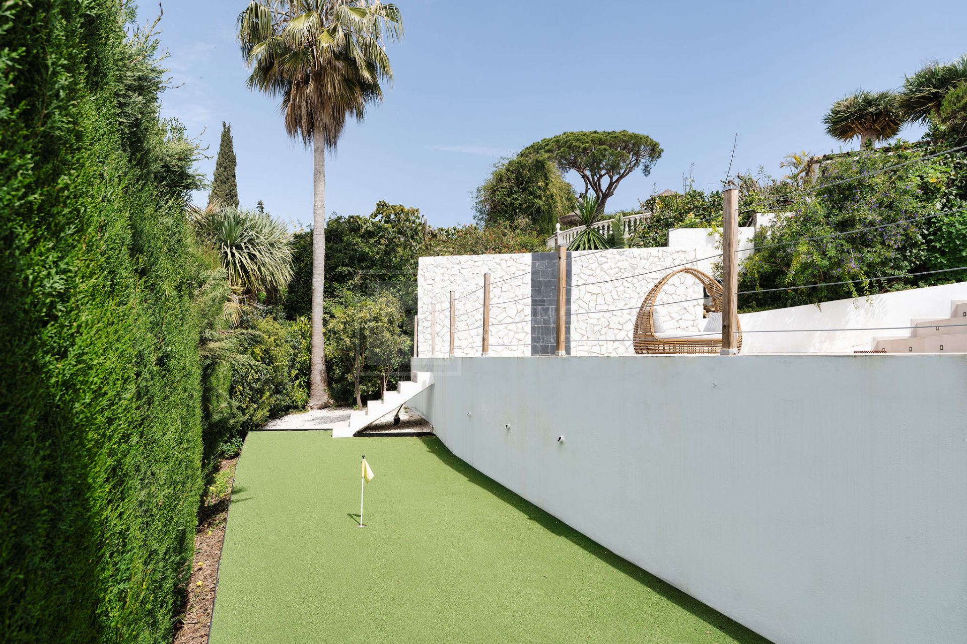 SERENE 4-BEDROOM VILLA WITH SEA VIEWS AND PRIVATE POOL IN MARBELLA EAST