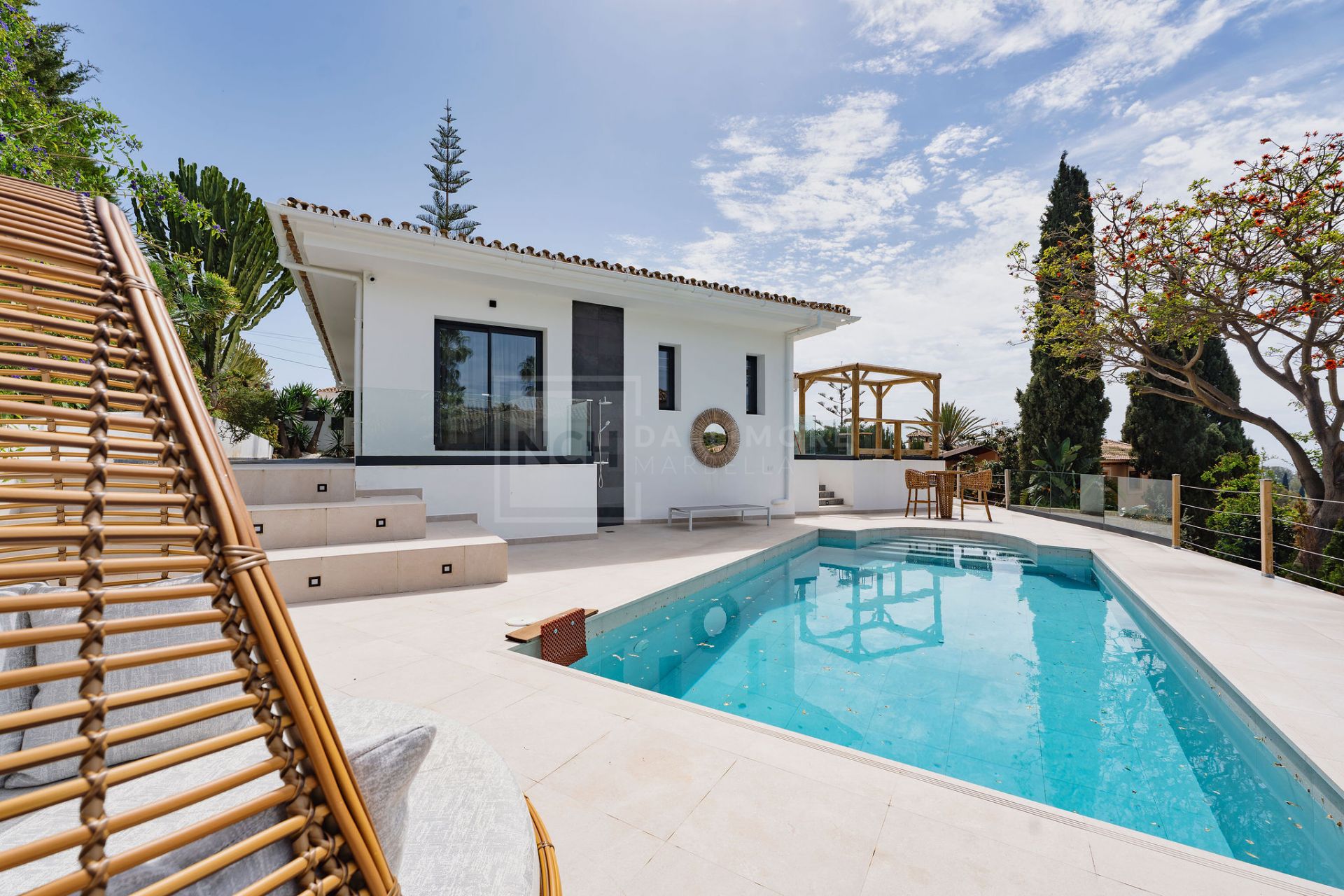 SERENE 4-BEDROOM VILLA WITH SEA VIEWS AND PRIVATE POOL IN MARBELLA EAST