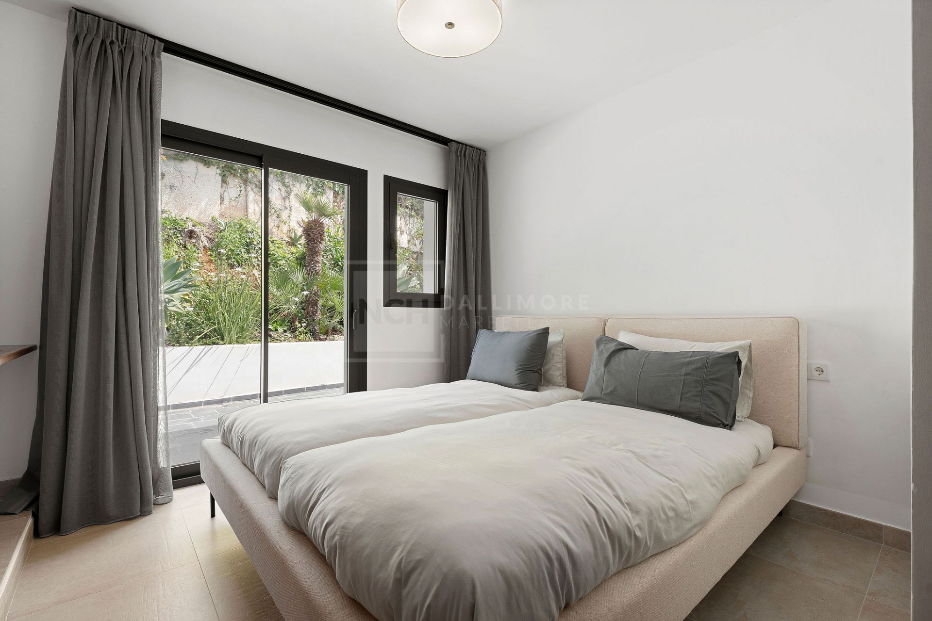 SERENE 4-BEDROOM VILLA WITH SEA VIEWS AND PRIVATE POOL IN MARBELLA EAST