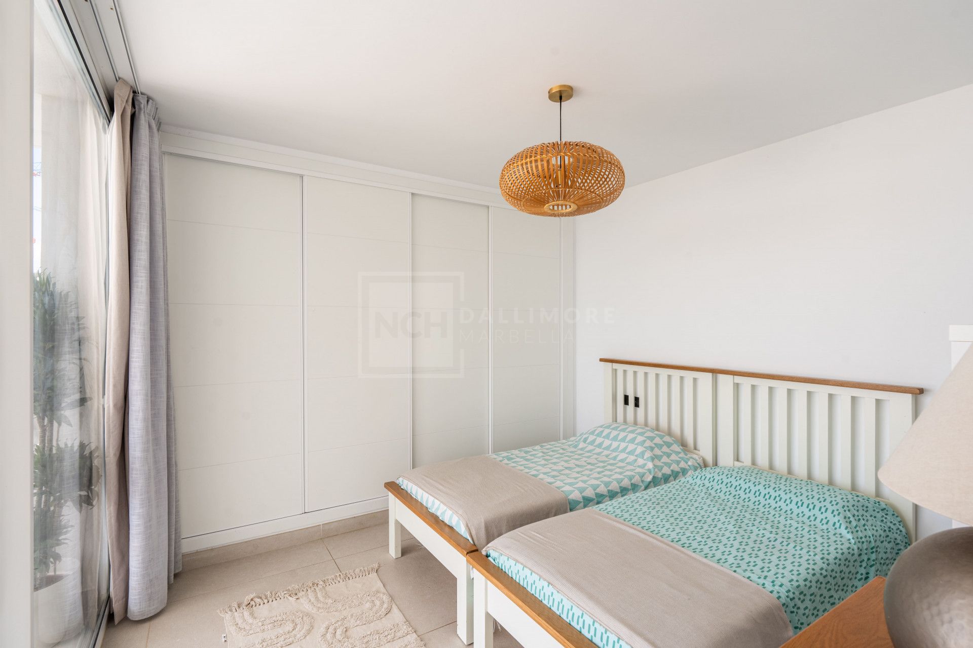 VILLA CONTEMPORÁNEA DE 4 DORMITORIOS EN ENTORNO TRANQUILO CON INTERIORES LUMINOSOS Y PISCINA PRIVADA