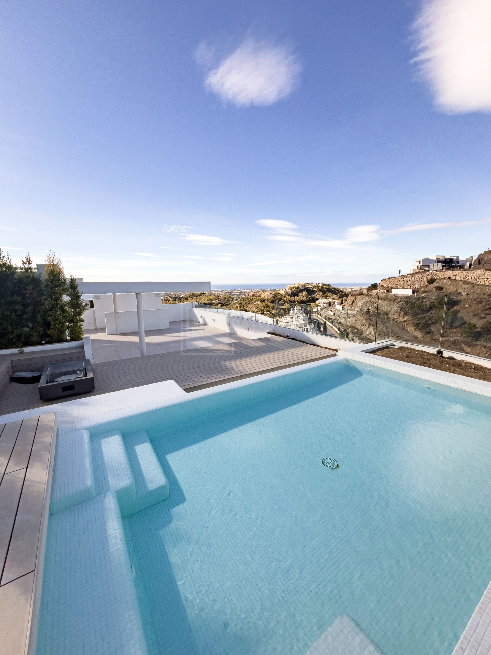 BRAND-NEW DUPLEX PENTHOUSE LOCATED IN THE VIEW, LA QUINTA