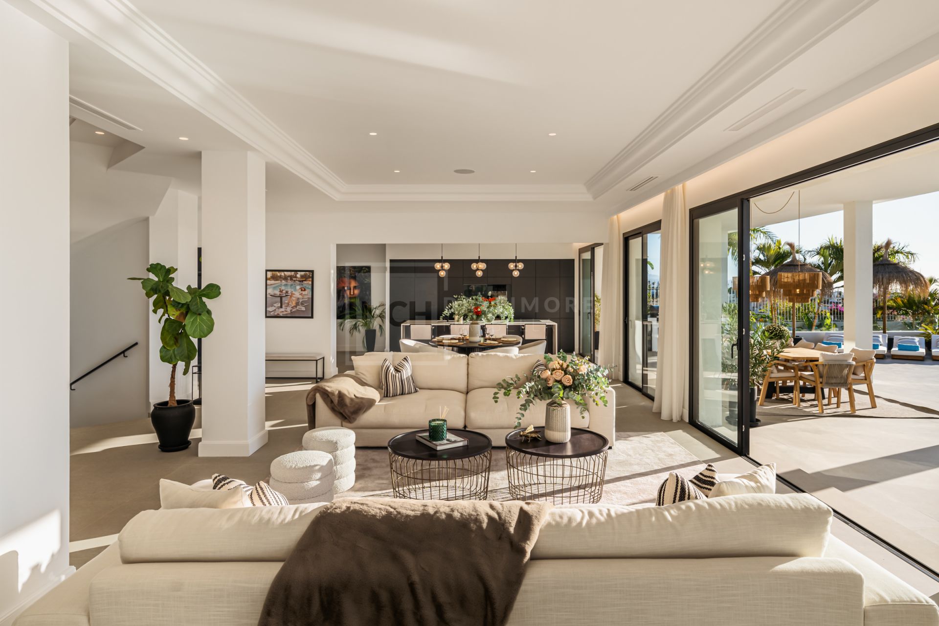 IMPRESIONANTE RETIRO DE 6 DORMITORIOS CON VISTAS PANORÁMICAS Y AMENIDADES DE ESTILO RESORT