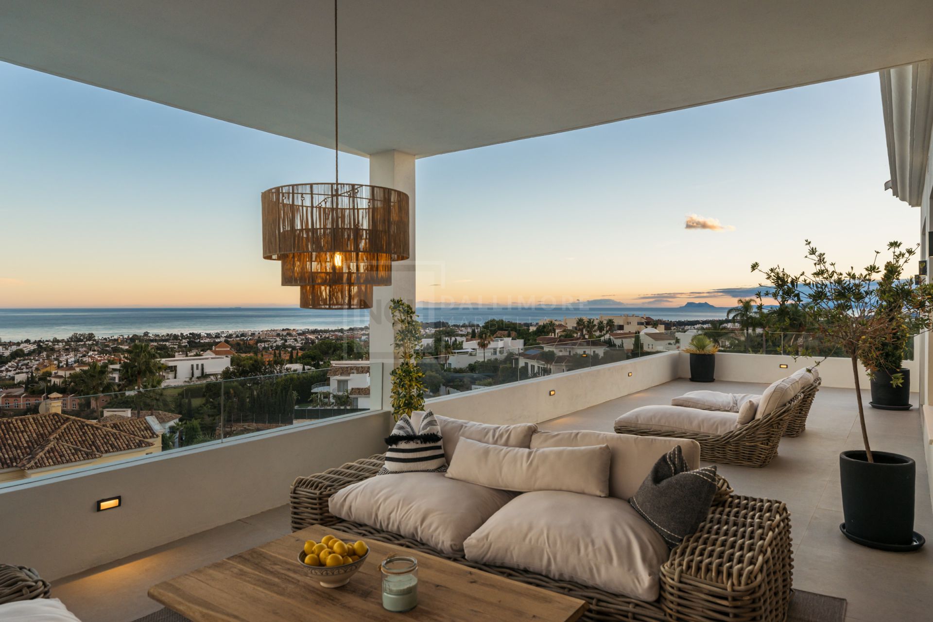 IMPRESIONANTE RETIRO DE 6 DORMITORIOS CON VISTAS PANORÁMICAS Y AMENIDADES DE ESTILO RESORT