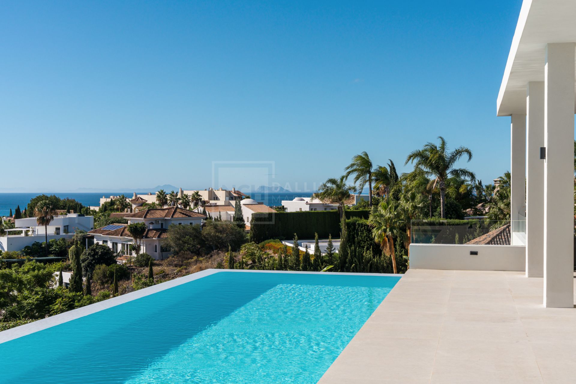 IMPRESIONANTE RETIRO DE 6 DORMITORIOS CON VISTAS PANORÁMICAS Y AMENIDADES DE ESTILO RESORT