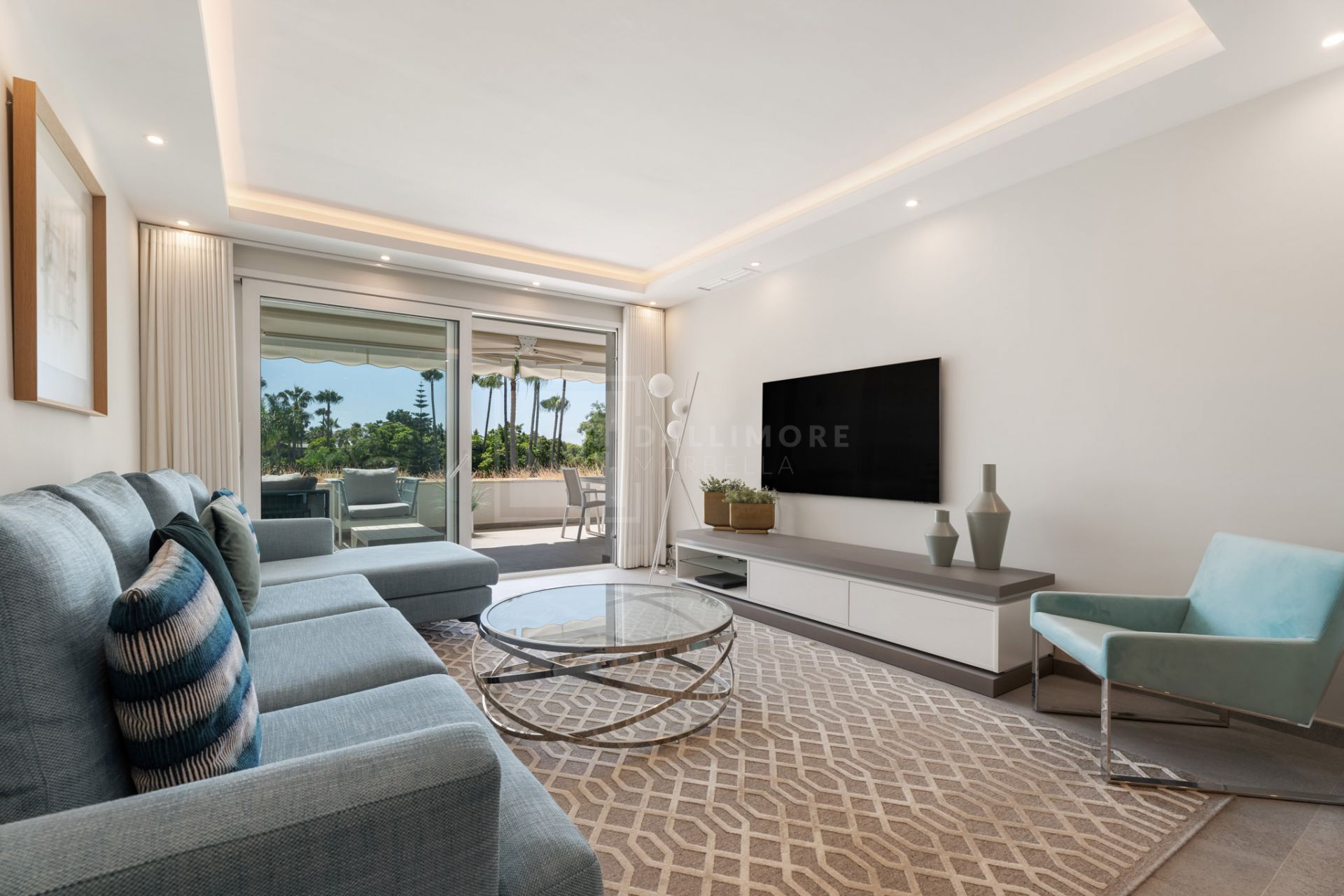 ELEGANT 2-BEDROOM RETREAT IN NUEVA ANDALUCÍA WITH POOLS, GYM AND GOLF VIEWS