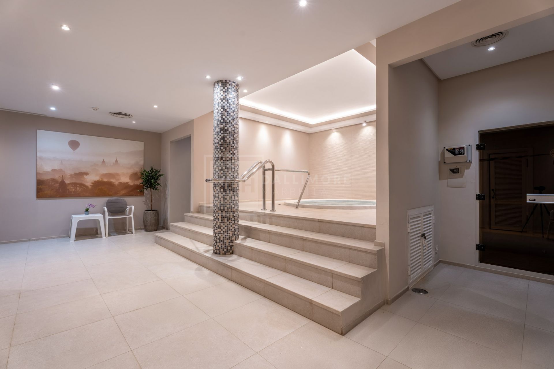 ELEGANT 2-BEDROOM RETREAT IN NUEVA ANDALUCÍA WITH POOLS, GYM AND GOLF VIEWS