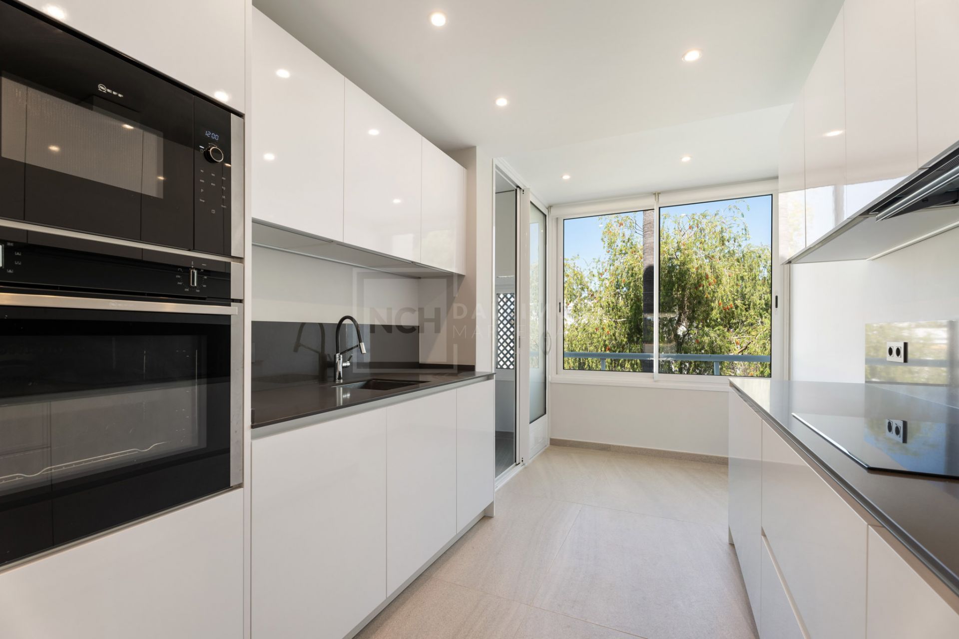 ELEGANT 2-BEDROOM RETREAT IN NUEVA ANDALUCÍA WITH POOLS, GYM AND GOLF VIEWS