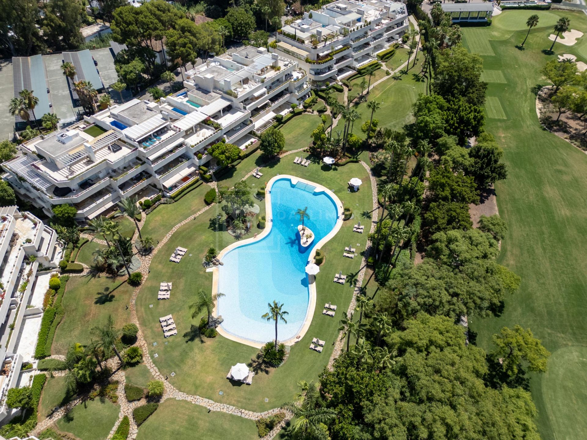 ELEGANT 2-BEDROOM RETREAT IN NUEVA ANDALUCÍA WITH POOLS, GYM AND GOLF VIEWS
