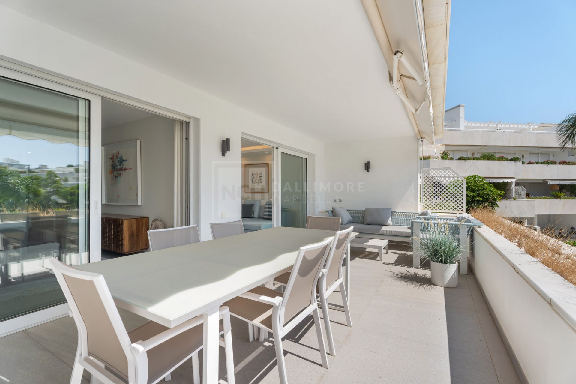 ELEGANT 2-BEDROOM RETREAT IN NUEVA ANDALUCÍA WITH POOLS, GYM AND GOLF VIEWS
