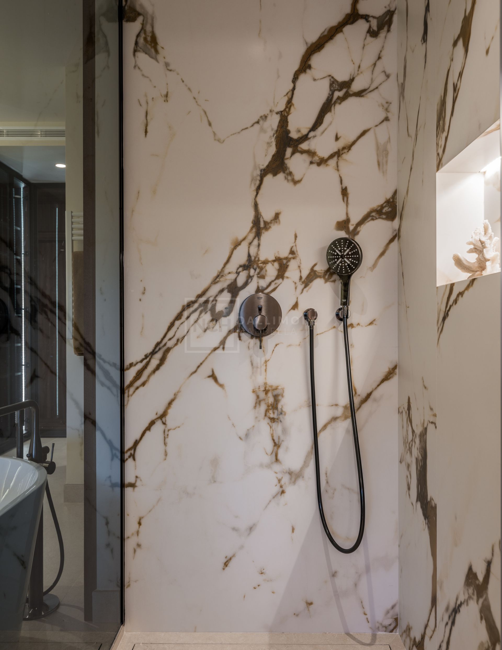 RETIRO EN PLANTA BAJA DE 3 DORMITORIOS EN EXCLUSIVO COMPLEJO FRENTE AL MAR CON AMENIDADES PREMIUM