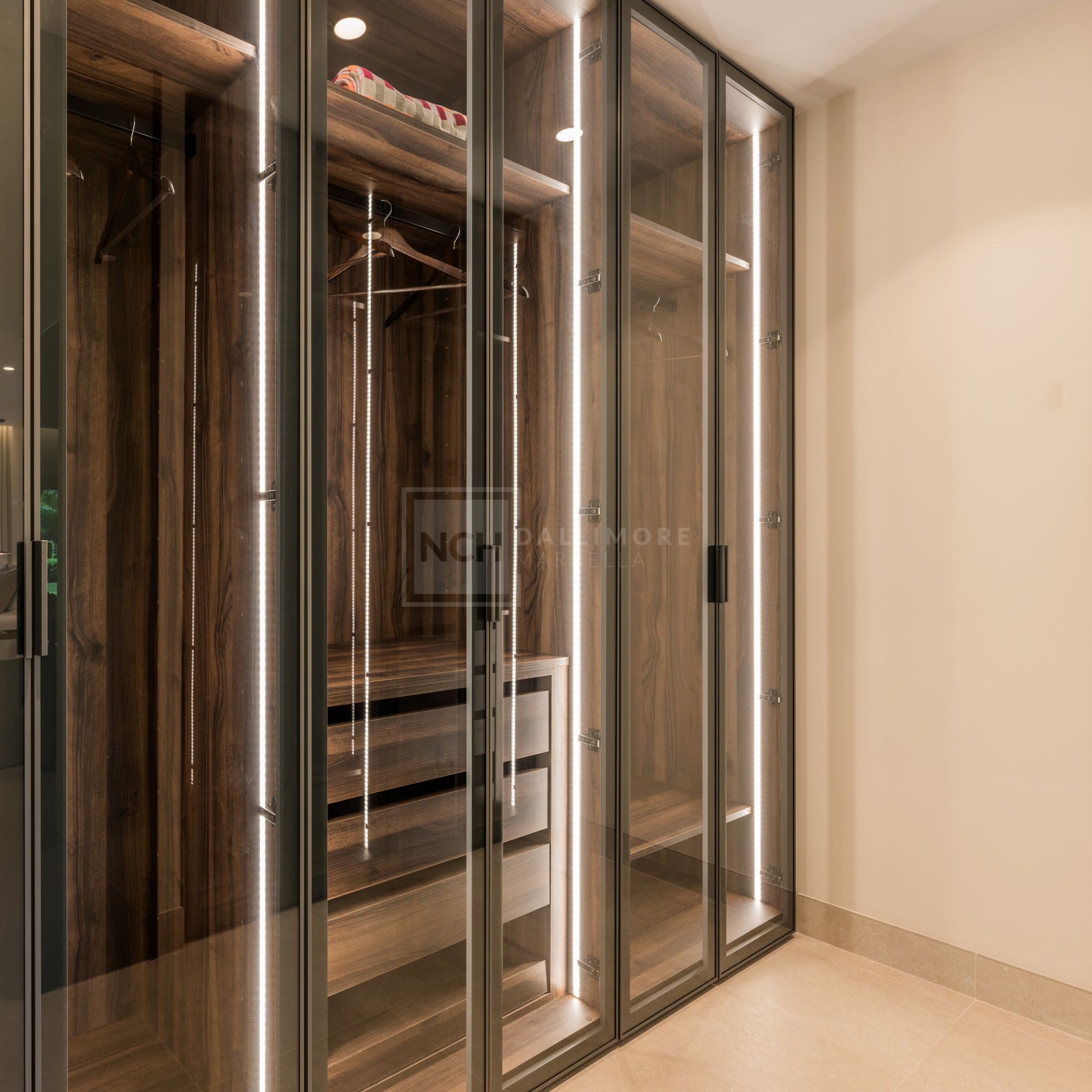 RETIRO EN PLANTA BAJA DE 3 DORMITORIOS EN EXCLUSIVO COMPLEJO FRENTE AL MAR CON AMENIDADES PREMIUM