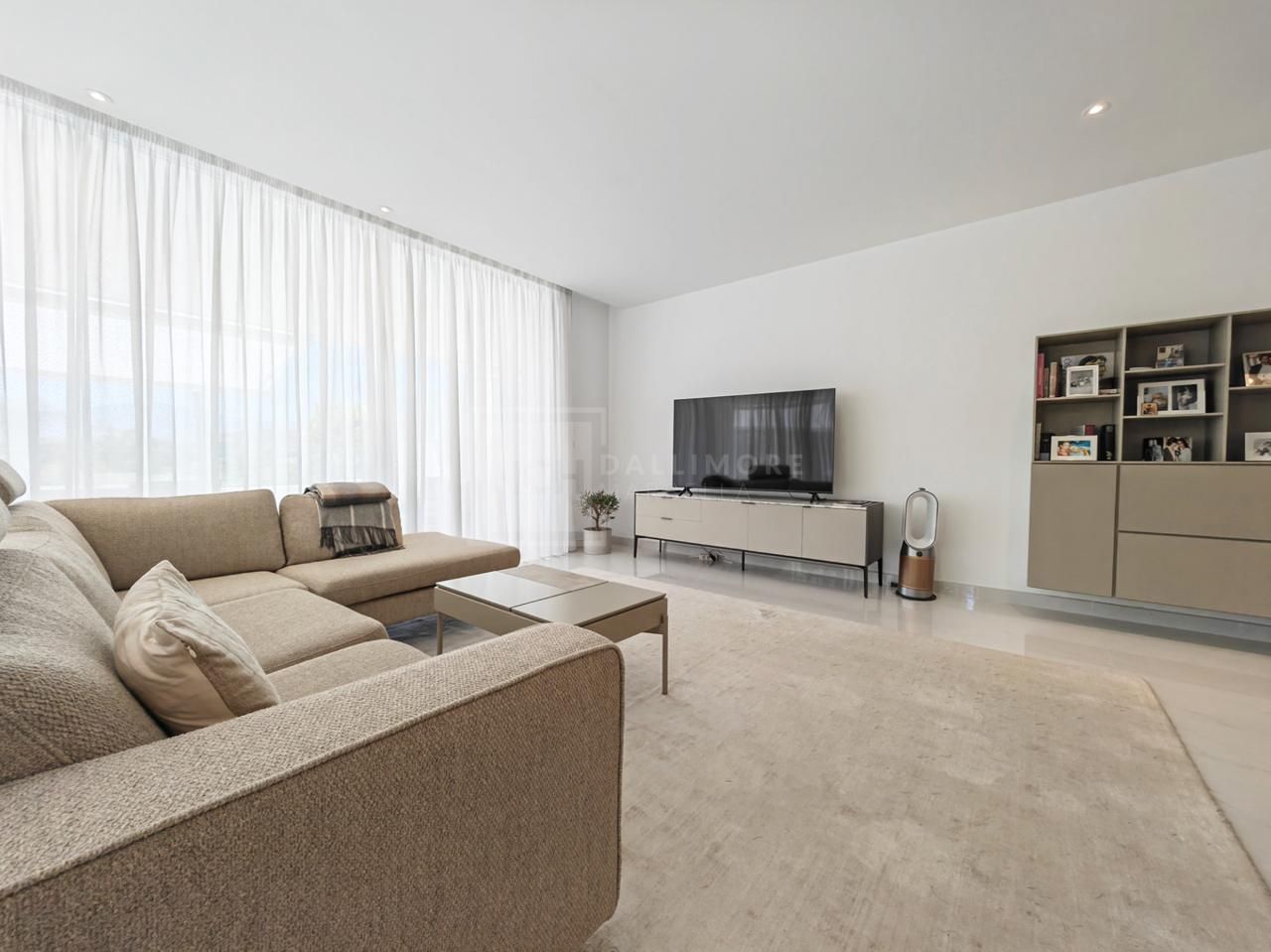 APARTAMENTO ELEGANTE CON 3 DORMITORIOS Y TERRAZA ORIENTADA AL ATARDECER EN LA NUEVA MILLA DE ORO