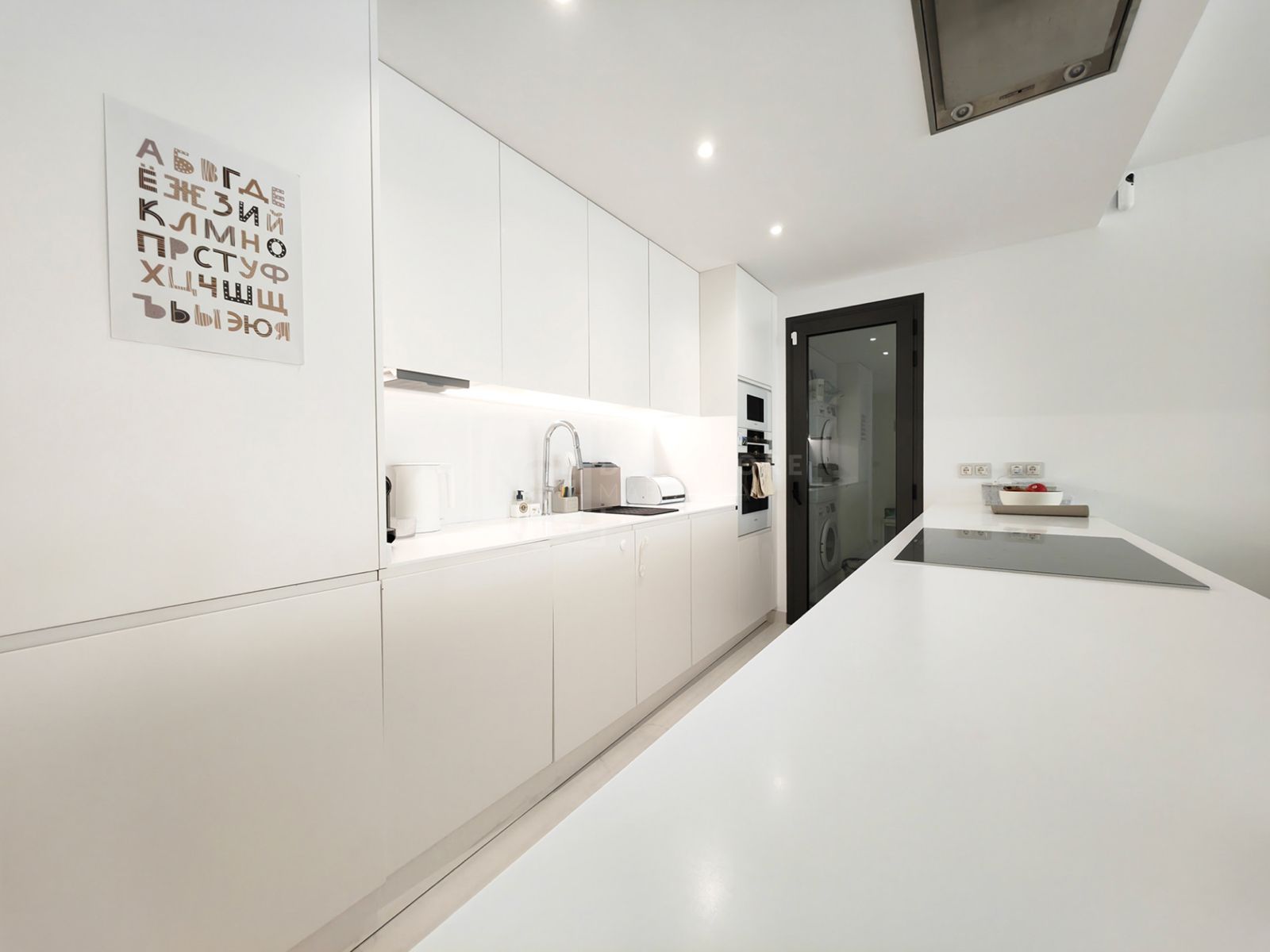APARTAMENTO ELEGANTE CON 3 DORMITORIOS Y TERRAZA ORIENTADA AL ATARDECER EN LA NUEVA MILLA DE ORO