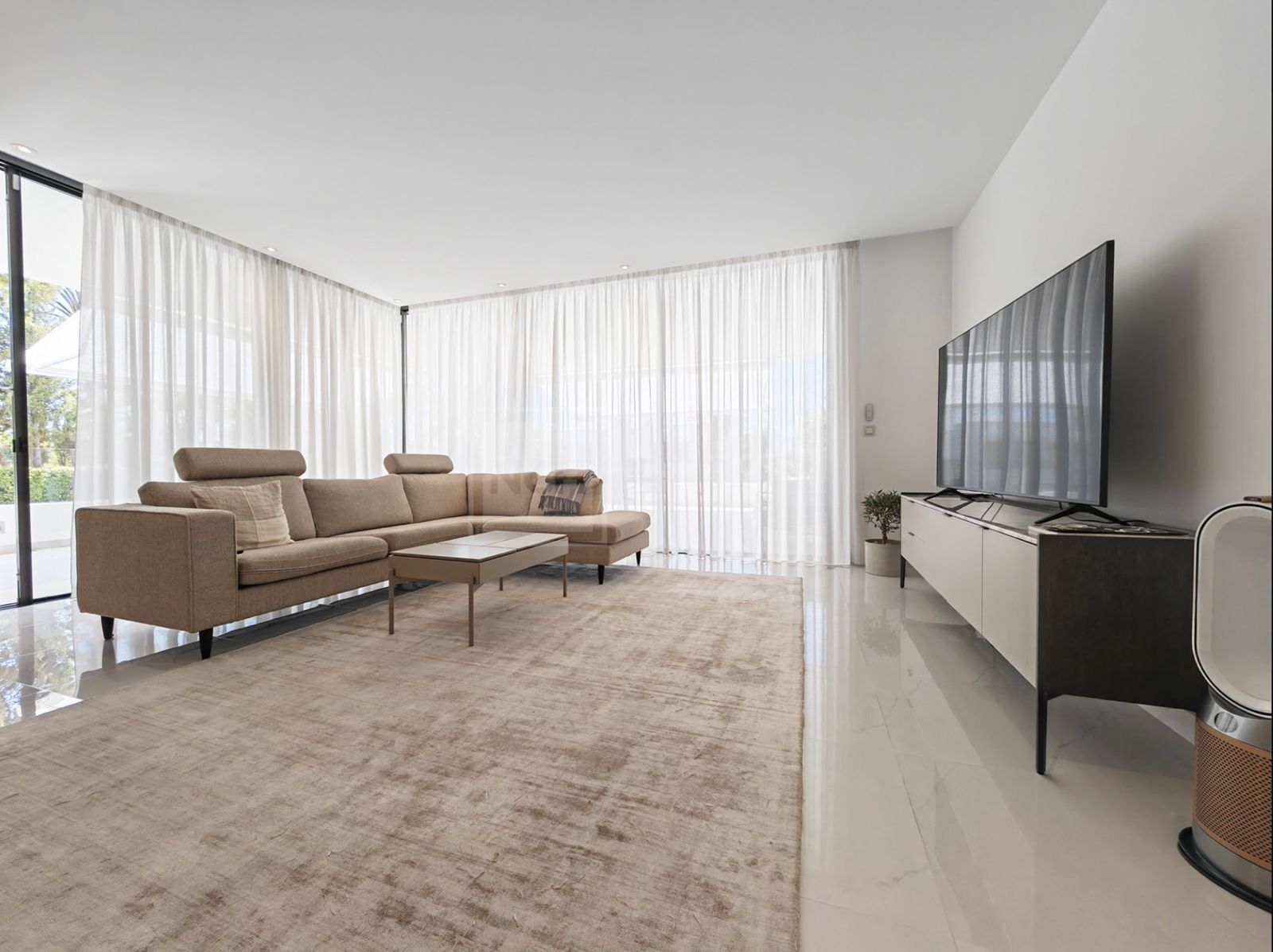 APARTAMENTO ELEGANTE CON 3 DORMITORIOS Y TERRAZA ORIENTADA AL ATARDECER EN LA NUEVA MILLA DE ORO