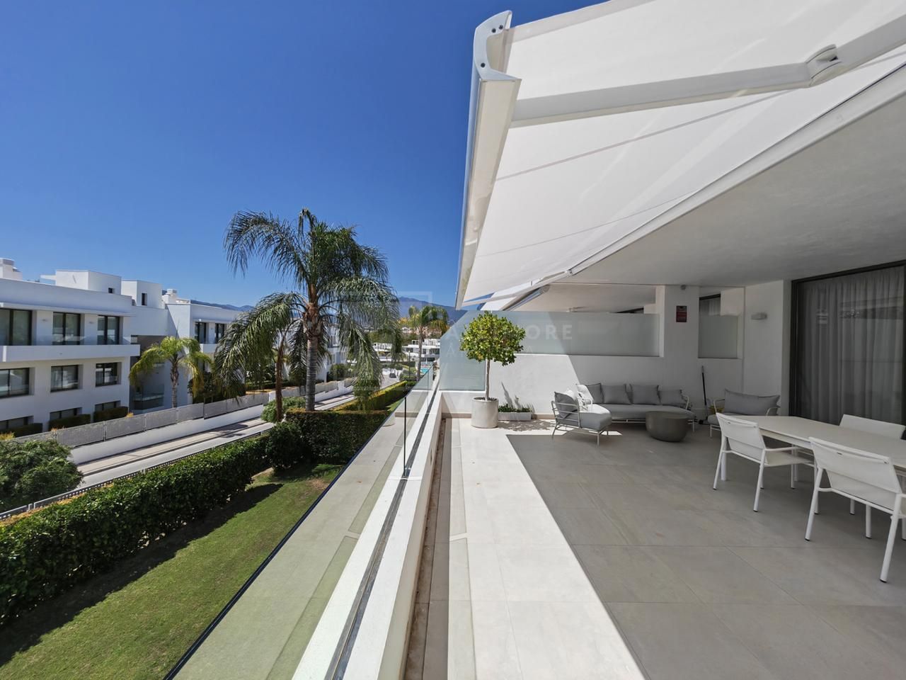 APARTAMENTO ELEGANTE CON 3 DORMITORIOS Y TERRAZA ORIENTADA AL ATARDECER EN LA NUEVA MILLA DE ORO
