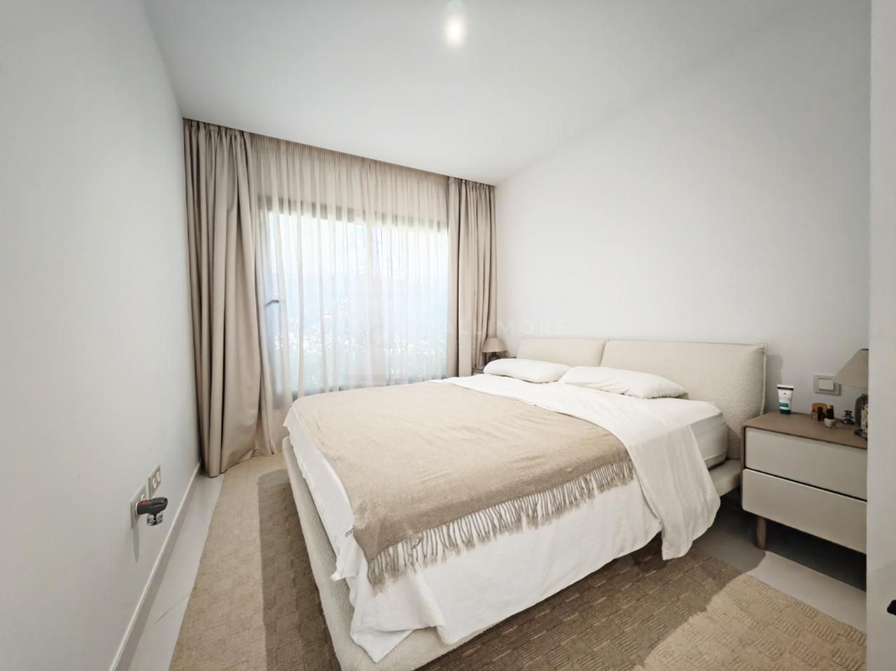 APARTAMENTO ELEGANTE CON 3 DORMITORIOS Y TERRAZA ORIENTADA AL ATARDECER EN LA NUEVA MILLA DE ORO