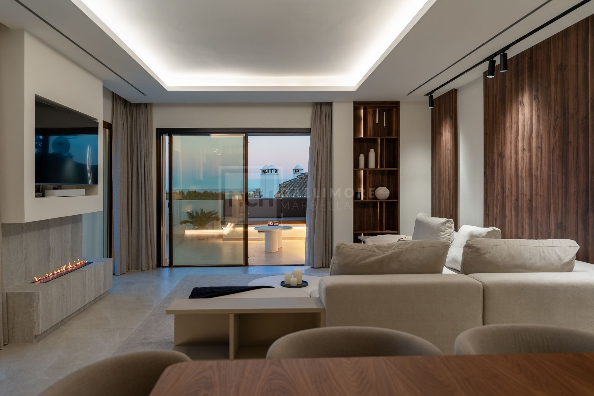 ÁTICO DÚPLEX DE LUJO DE 3 DORMITORIOS CON VISTAS PANORÁMICAS AL MAR Y LA MONTAÑA