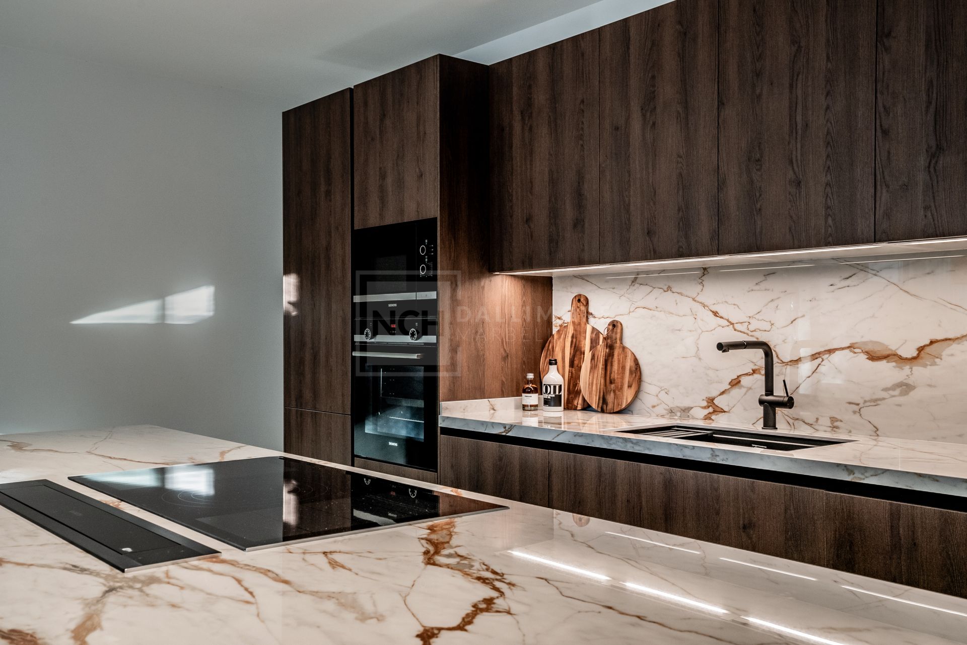 STUNNING 4-BEDROOM APARTMENT WITH OUTDOOR KITCHEN AND LUSH GARDEN ON THE GOLDEN MILE