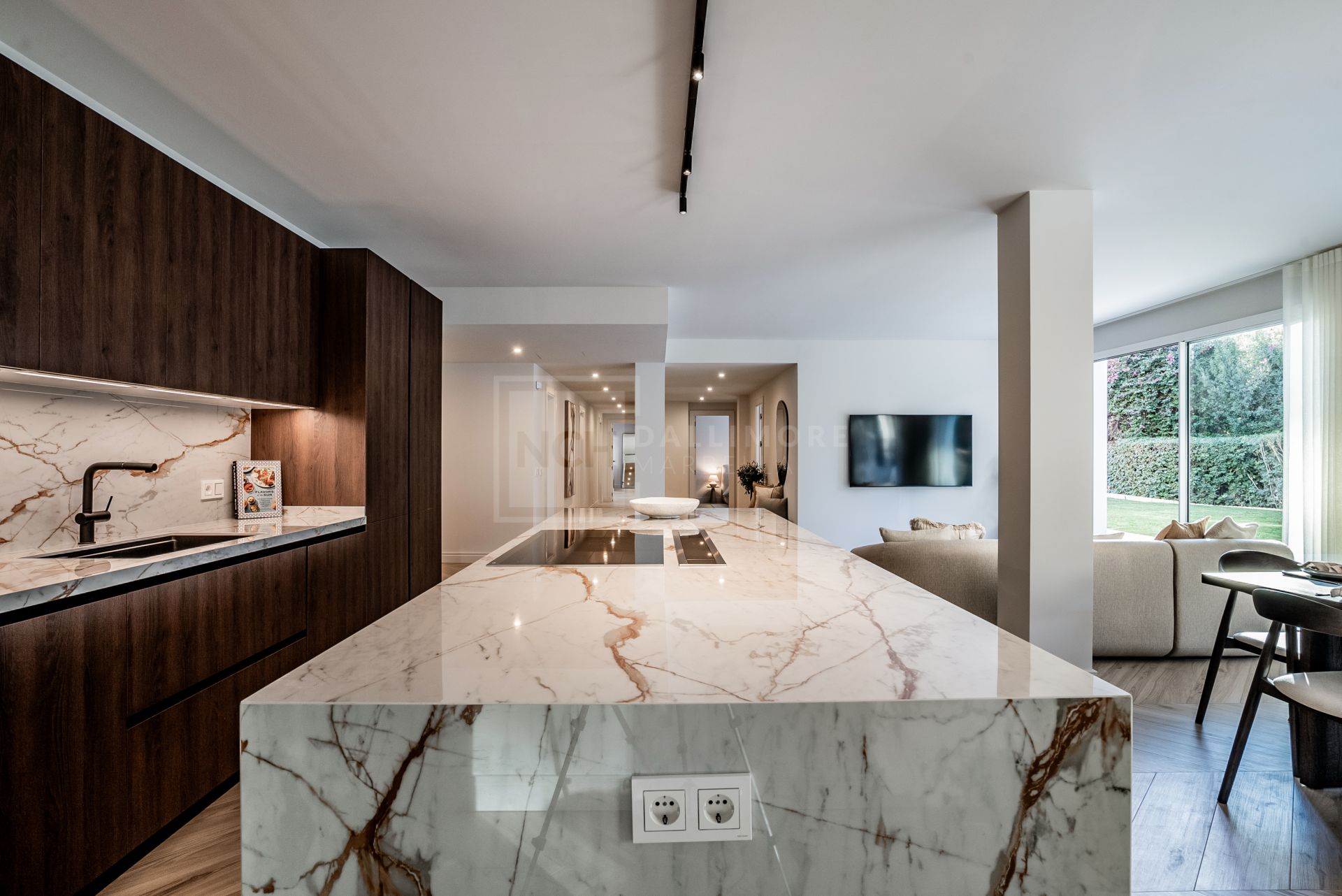 STUNNING 4-BEDROOM APARTMENT WITH OUTDOOR KITCHEN AND LUSH GARDEN ON THE GOLDEN MILE