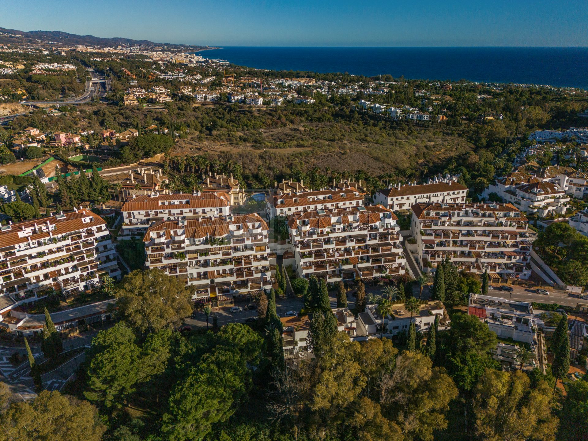 STUNNING 4-BEDROOM APARTMENT WITH OUTDOOR KITCHEN AND LUSH GARDEN ON THE GOLDEN MILE