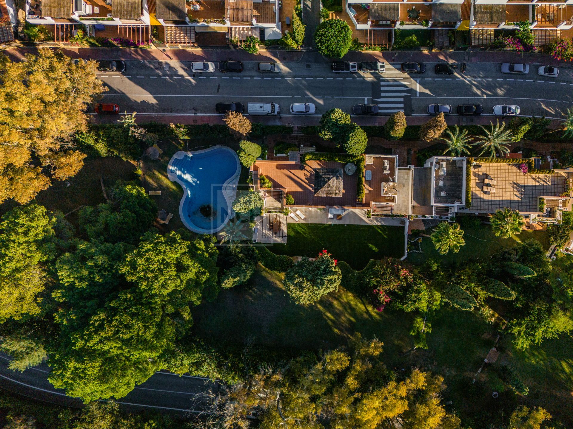 STUNNING 4-BEDROOM APARTMENT WITH OUTDOOR KITCHEN AND LUSH GARDEN ON THE GOLDEN MILE