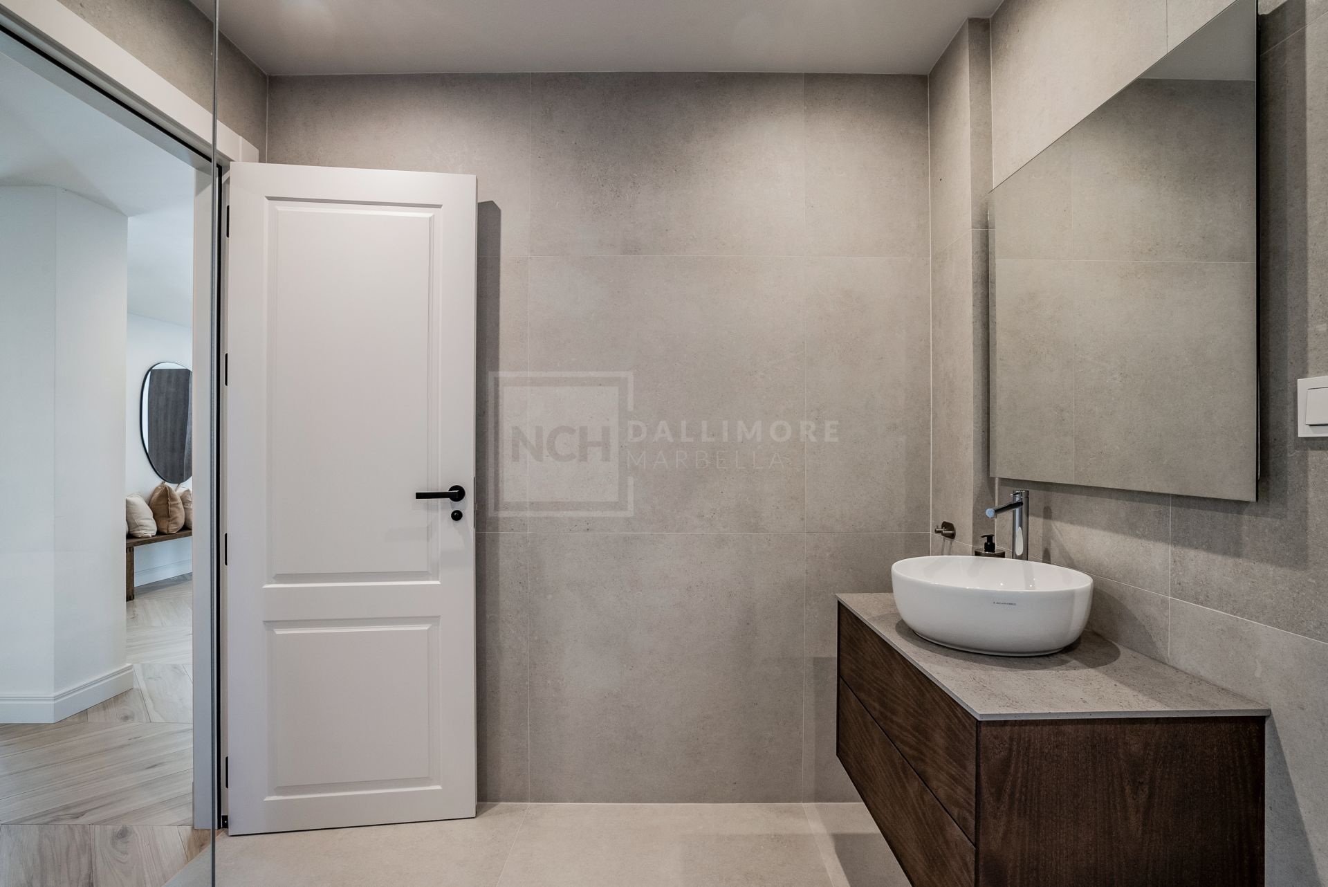 STUNNING 4-BEDROOM APARTMENT WITH OUTDOOR KITCHEN AND LUSH GARDEN ON THE GOLDEN MILE