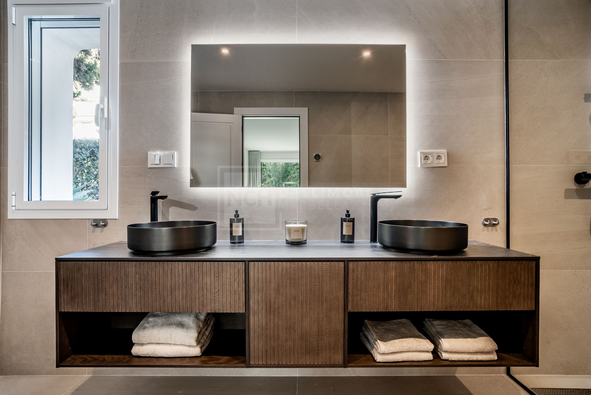 STUNNING 4-BEDROOM APARTMENT WITH OUTDOOR KITCHEN AND LUSH GARDEN ON THE GOLDEN MILE