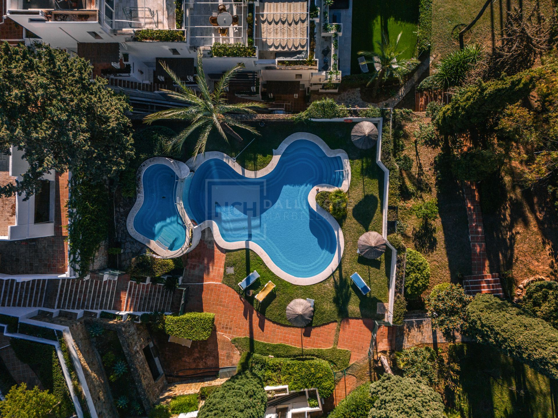 STUNNING 4-BEDROOM APARTMENT WITH OUTDOOR KITCHEN AND LUSH GARDEN ON THE GOLDEN MILE