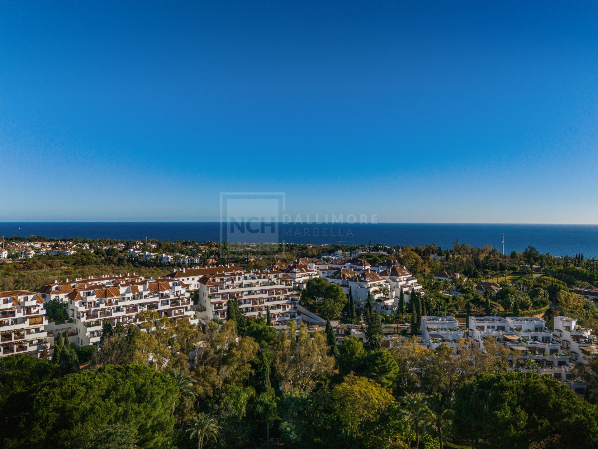 STUNNING 4-BEDROOM APARTMENT WITH OUTDOOR KITCHEN AND LUSH GARDEN ON THE GOLDEN MILE