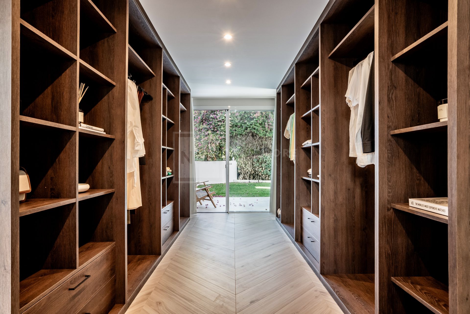 STUNNING 4-BEDROOM APARTMENT WITH OUTDOOR KITCHEN AND LUSH GARDEN ON THE GOLDEN MILE