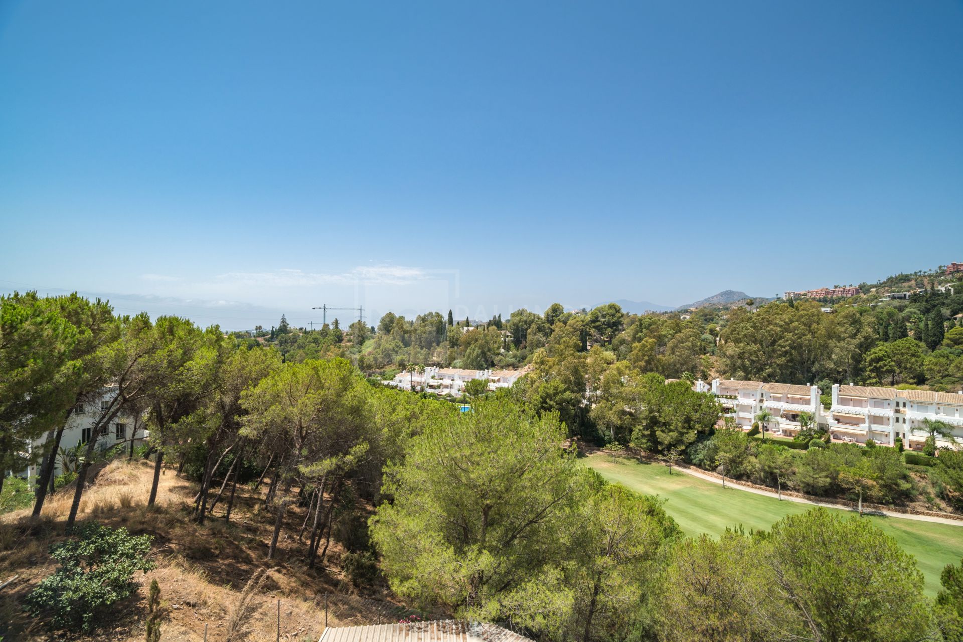 ELEGANTLY RENOVATED 3-BEDROOM DUPLEX WITH TERRACES IN LA QUINTA'S GOLF VILLAGE