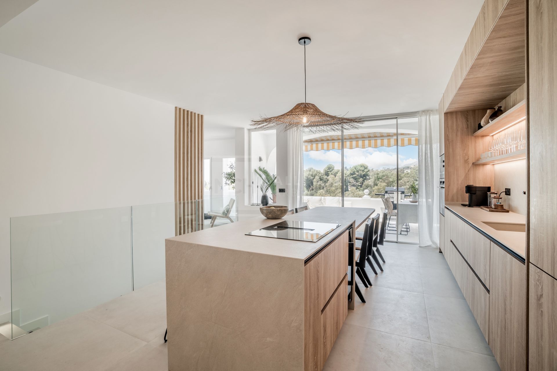 ELEGANTLY RENOVATED 3-BEDROOM DUPLEX WITH TERRACES IN LA QUINTA'S GOLF VILLAGE